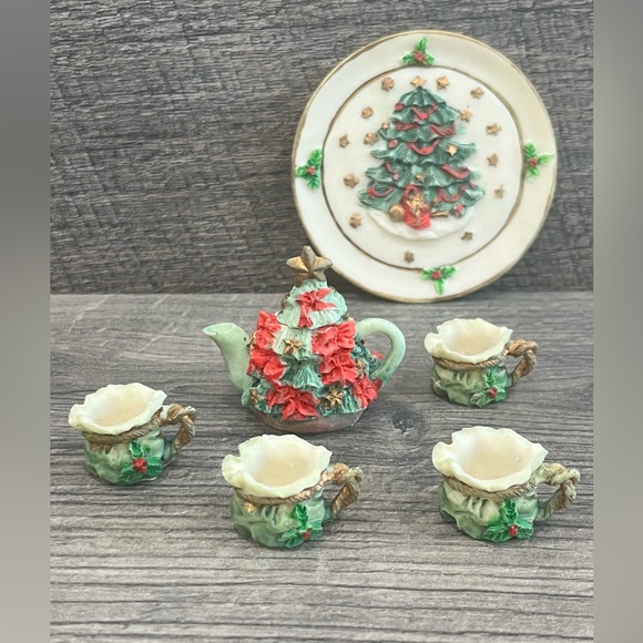 Vintage Miniature Christmas Tea Set Resin Tree Holly Mini 1995 C&F Enterprises - Picture 2 of 9